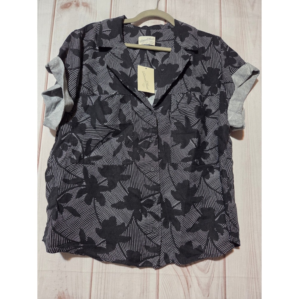 Universal Thread Womens XL Black White Floral Linen Blend Button Down‎ Shirt NWT